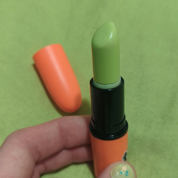 Trolls© Limited Edition MAC Lipstick - Picture 3 of 4